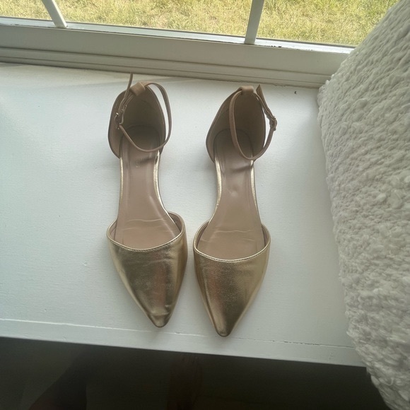 Gold Flats⭐️⭐️ - Picture 3 of 5